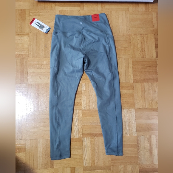 High Rise 7/8 Legging with Pockets - Picture 2 of 4